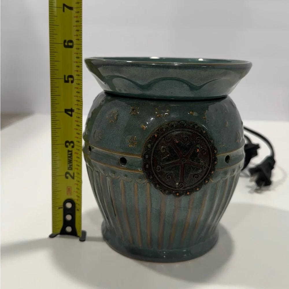 Scentsy Victoria Wax Warmer